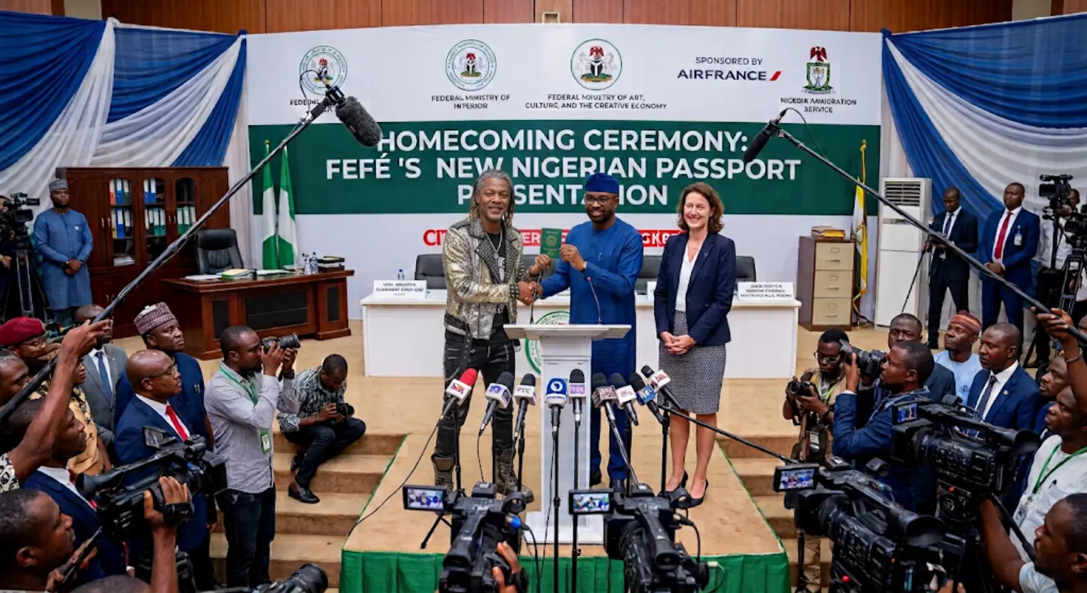 Homecoming ceremony: Fefé's new Nigerian passport presentation in Lagos